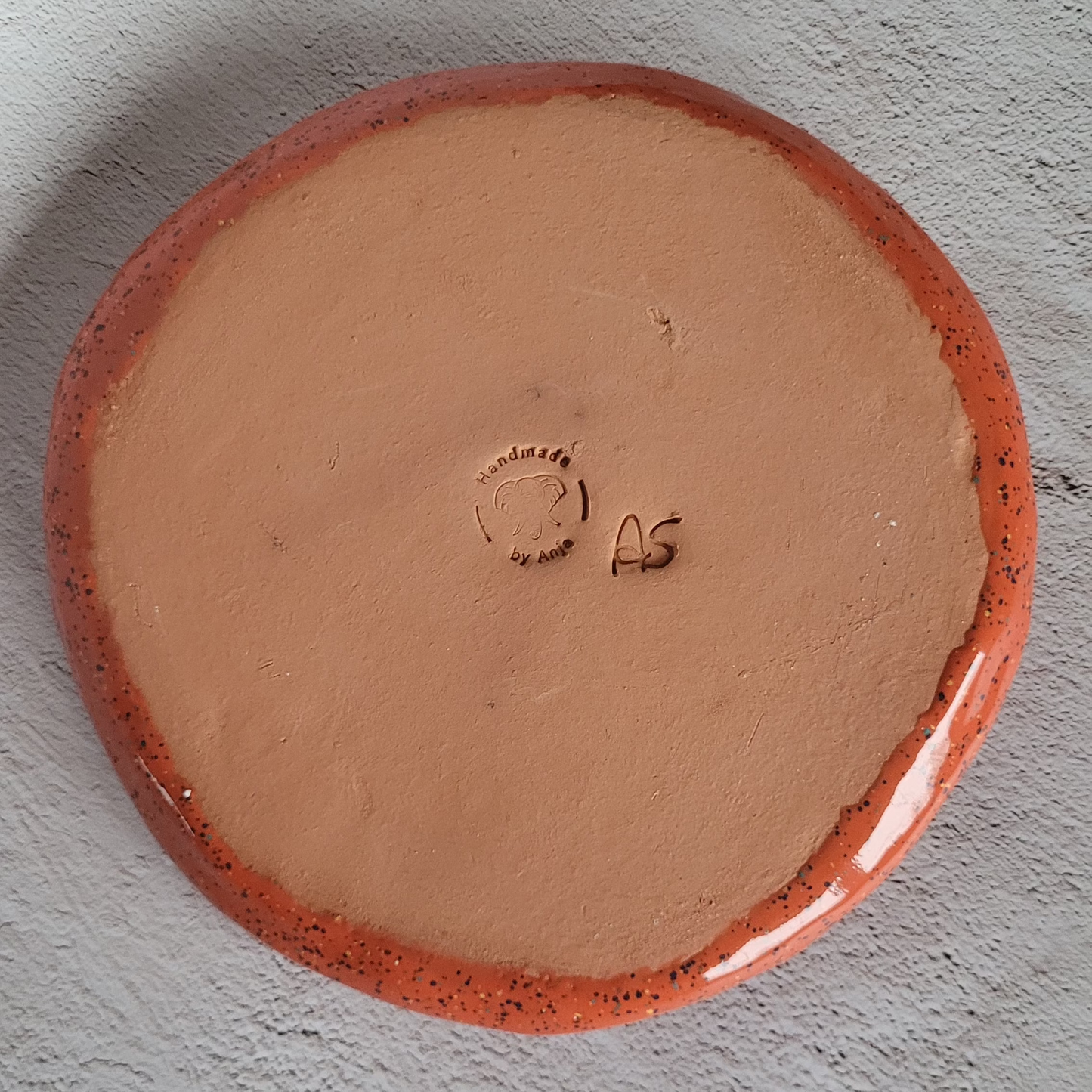 Vulvaschale aus Ton - rund