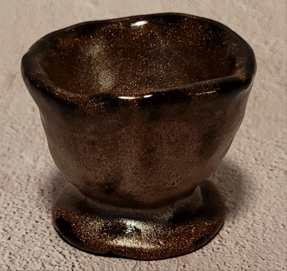 The classic, highly shaped egg cup – timeless and familiar. Handmade.