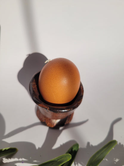 The classic, highly shaped egg cup – timeless and familiar. Handmade.
