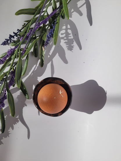 The classic, highly shaped egg cup – timeless and familiar. Handmade.