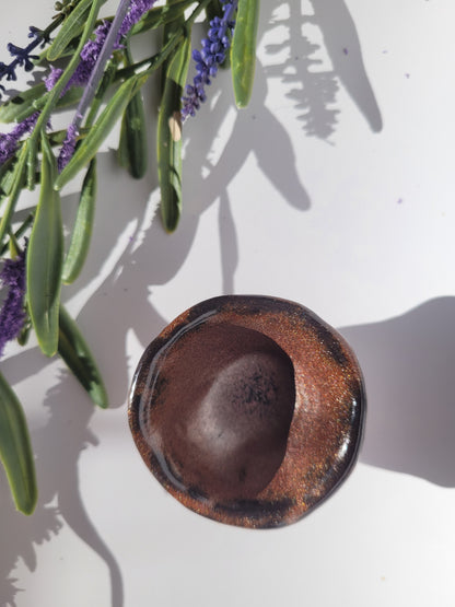 The classic, highly shaped egg cup – timeless and familiar. Handmade.