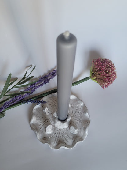 Handgetöpferter Boho-Kerzenhalter mit kleinen Häuschen – einzigartig & liebevoll gestaltet