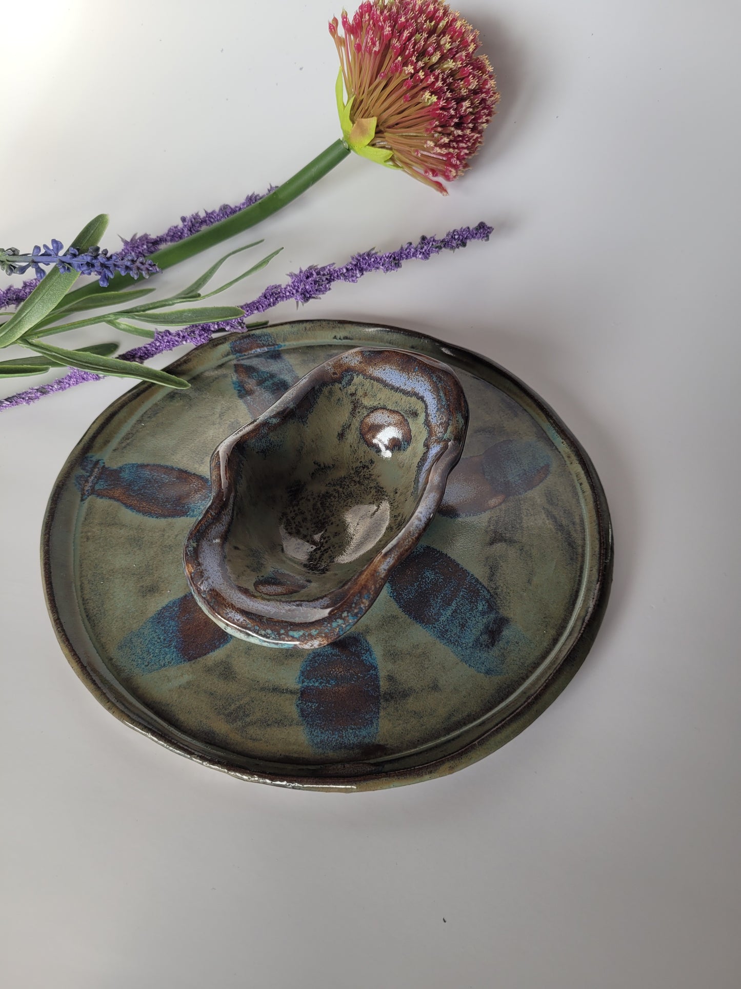 Teller mit integrierter Dipschale