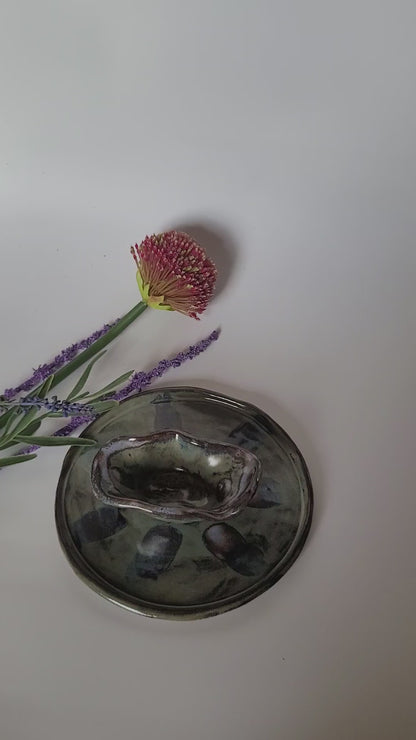 Teller mit integrierter Dipschale