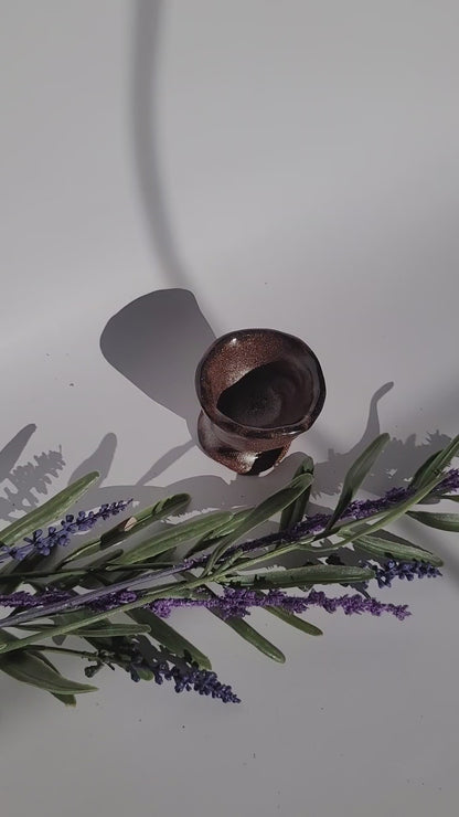 The classic, highly shaped egg cup – timeless and familiar. Handmade.