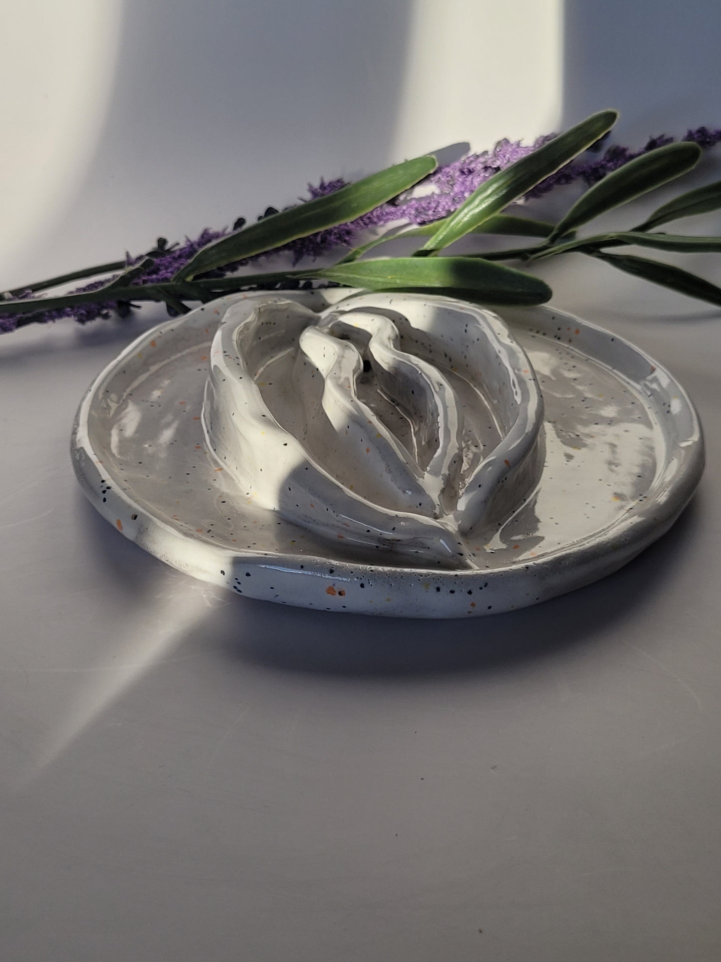 Vulvaschale aus Ton - rund