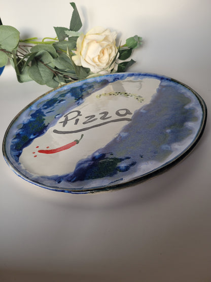 Handgefertigter Keramik-Pizzateller – „Blaues Pizza Slice“ Design