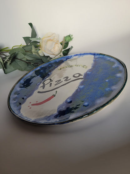 Handgefertigter Keramik-Pizzateller – „Blaues Pizza Slice“ Design