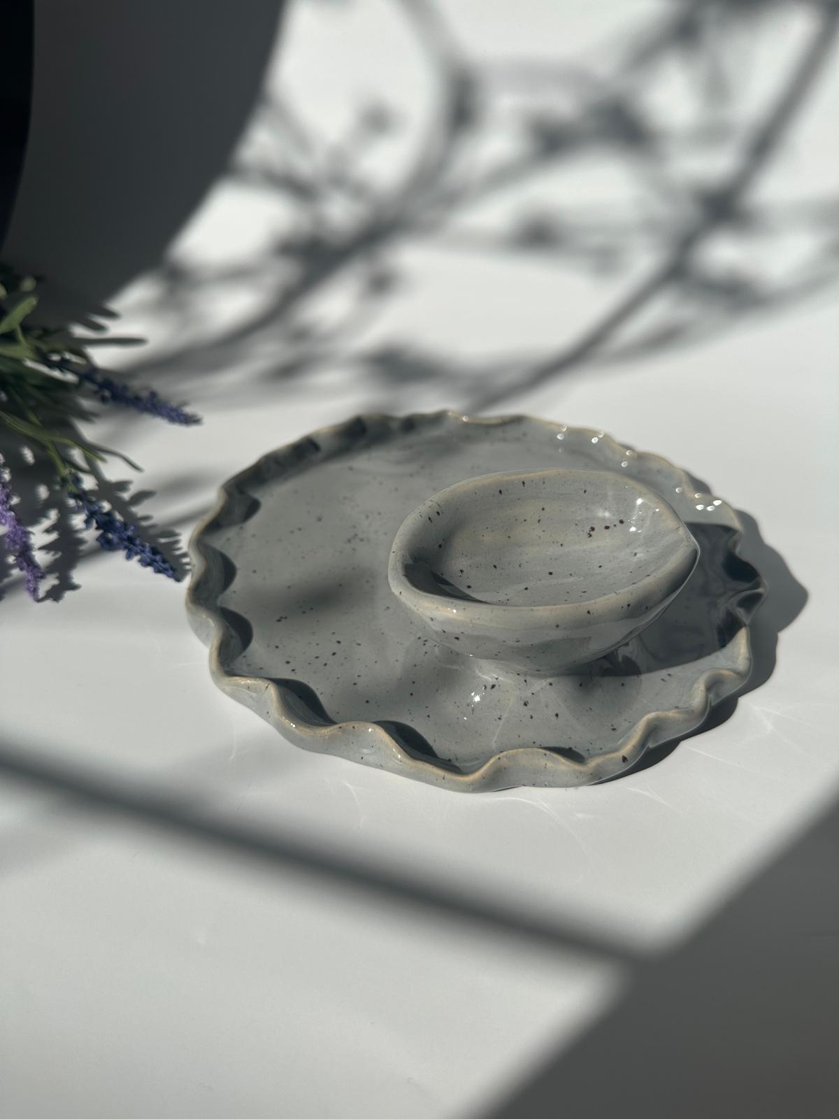 Eierbecher in welliger Tellerform