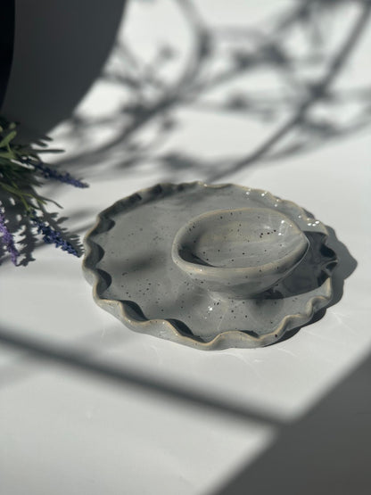 Egg cup in wavy plate shape