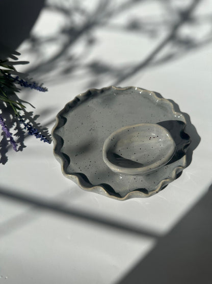 Egg cup in wavy plate shape