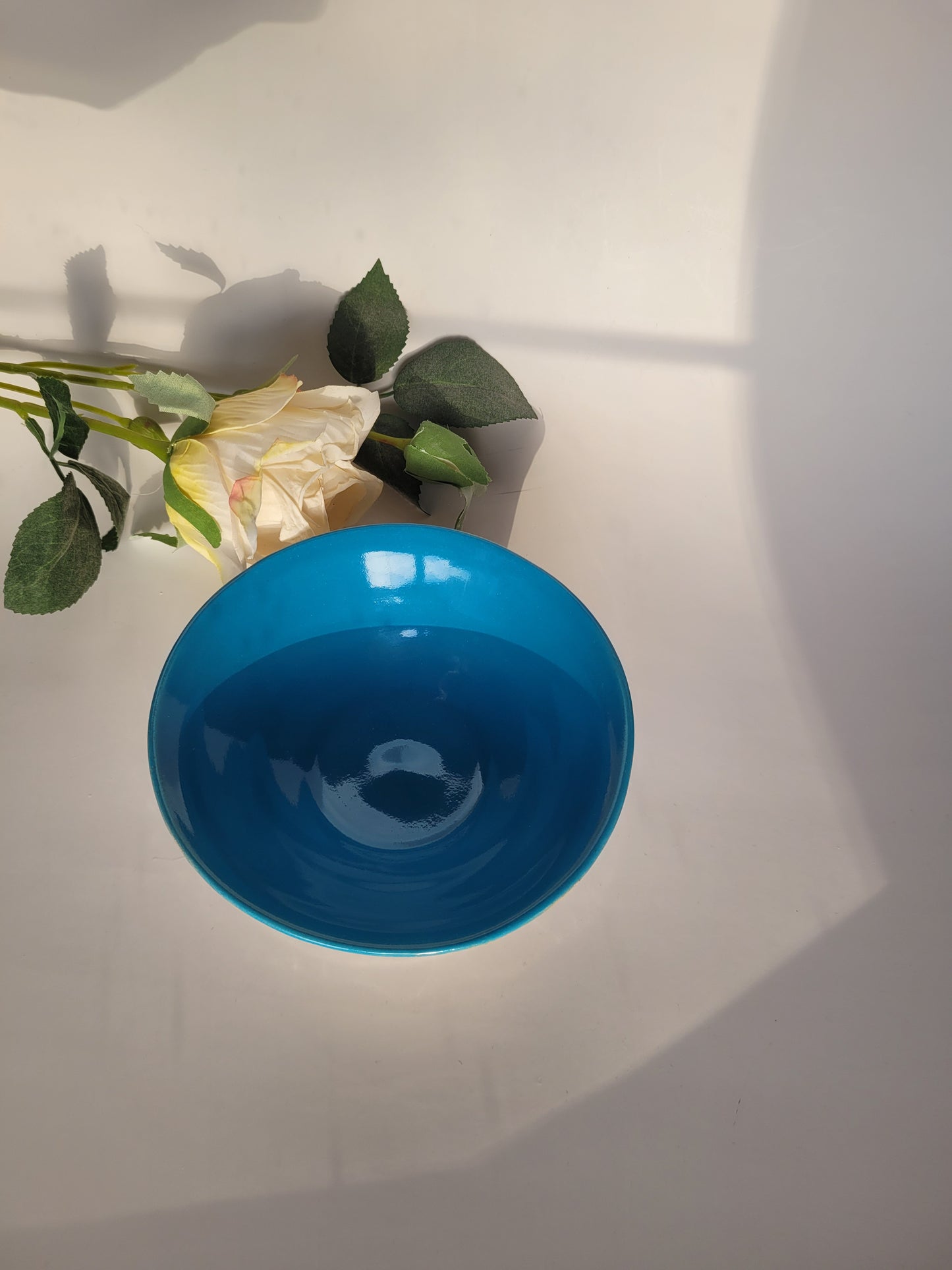 Keramik-Set in Ozeanblau, bestehend aus Becher und Müslischale, handgedreht und einzigartig